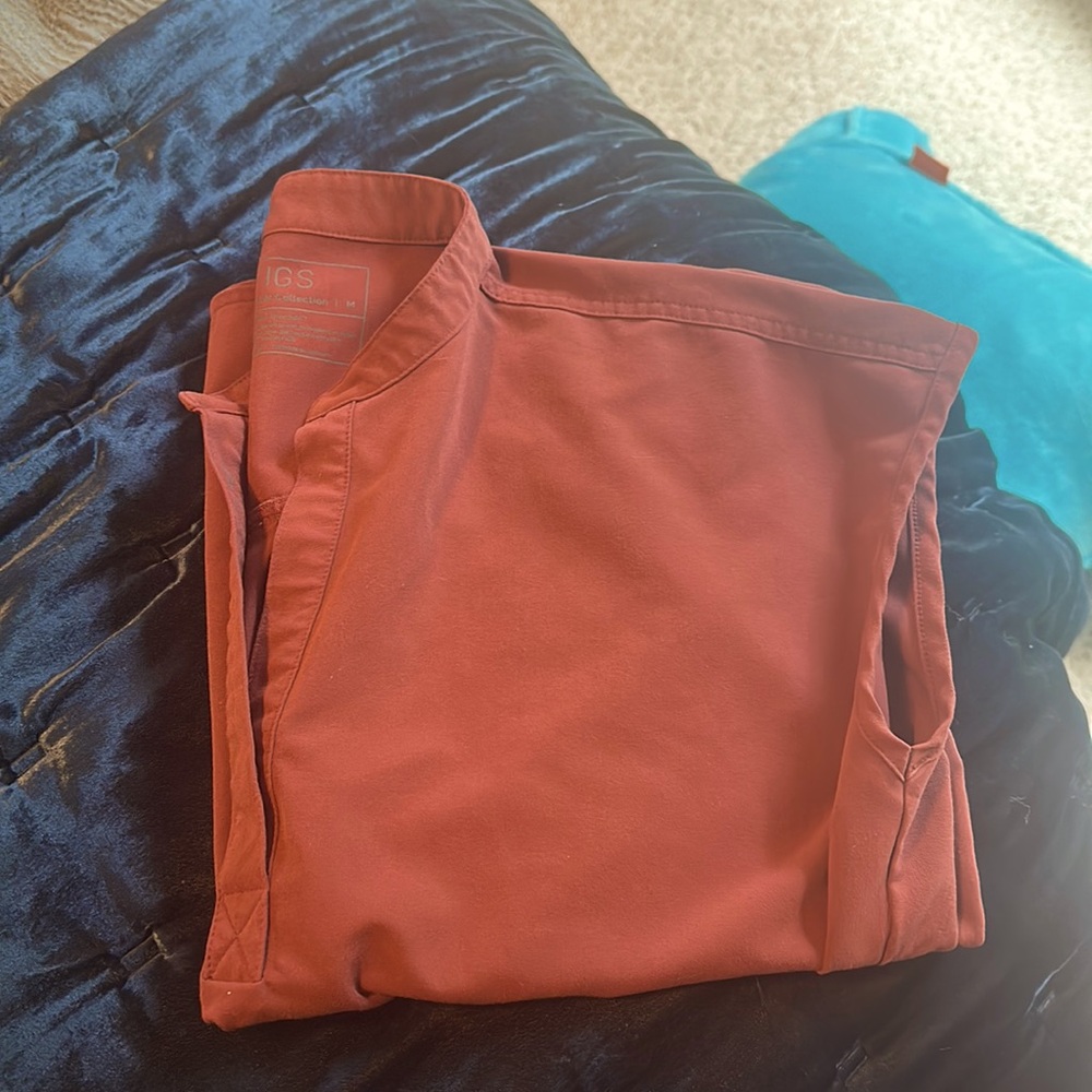 FIGS Rafaela top Dark Cherry M